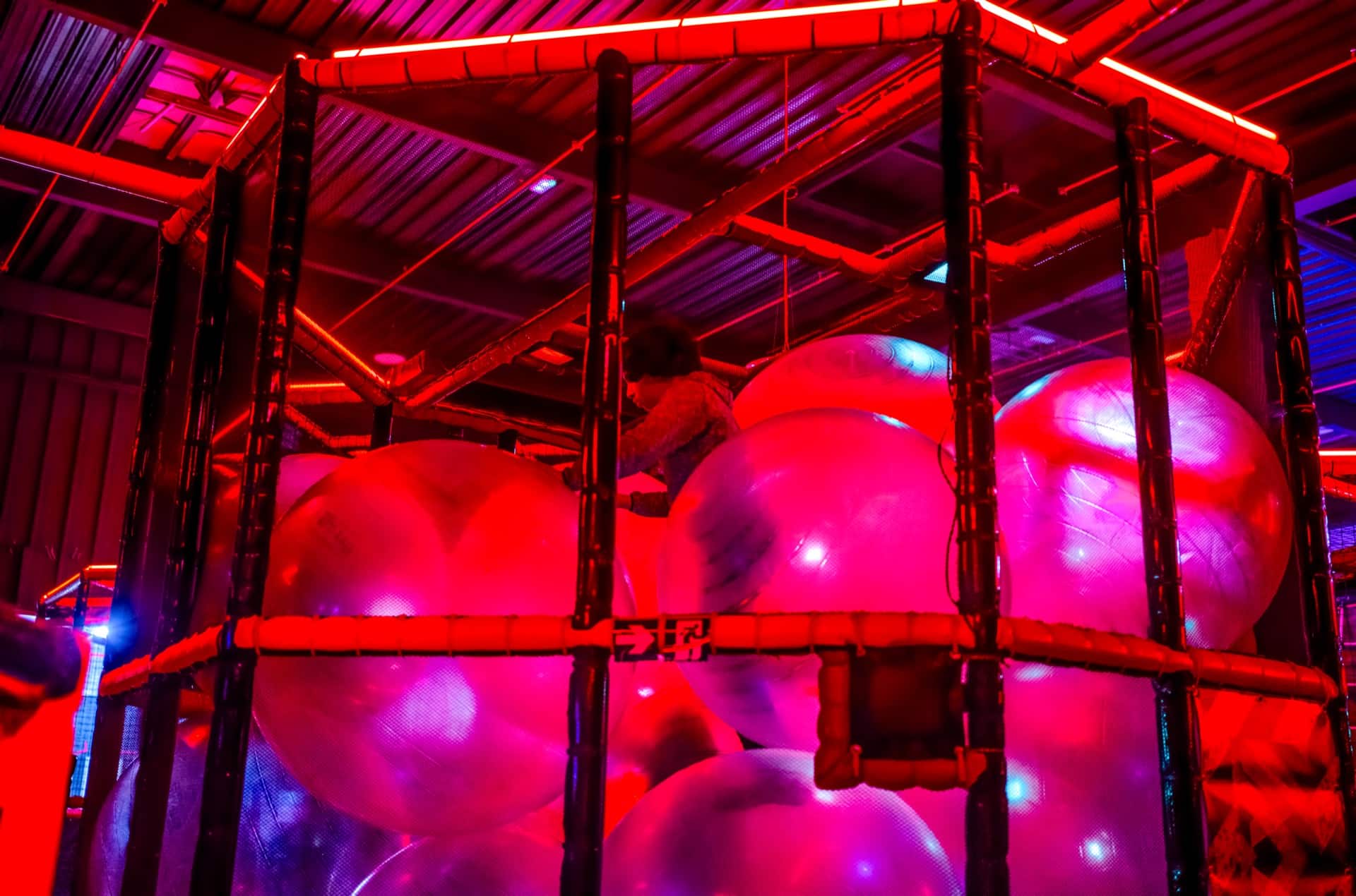 TAG Structure Giant Balls 1 1 1080p - Touch Active Games